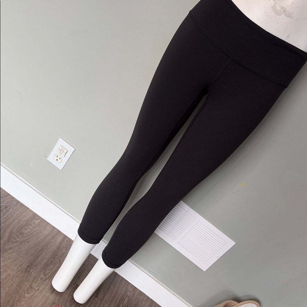 Lululemon size 6 crop 23”